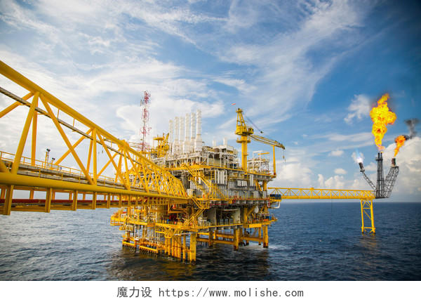 石油和天然气工业的海上施工平台特写海上平台